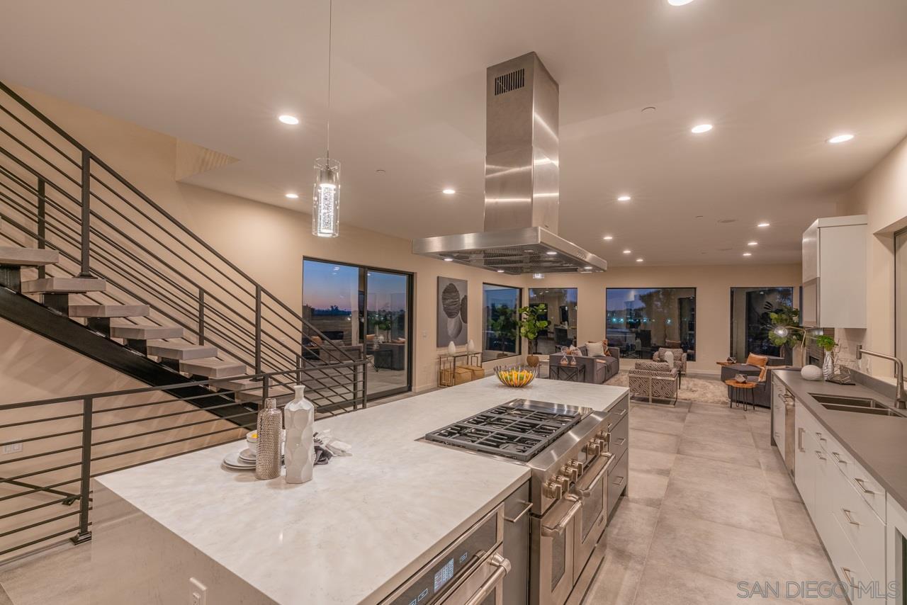 2829 Racetrack View Dr