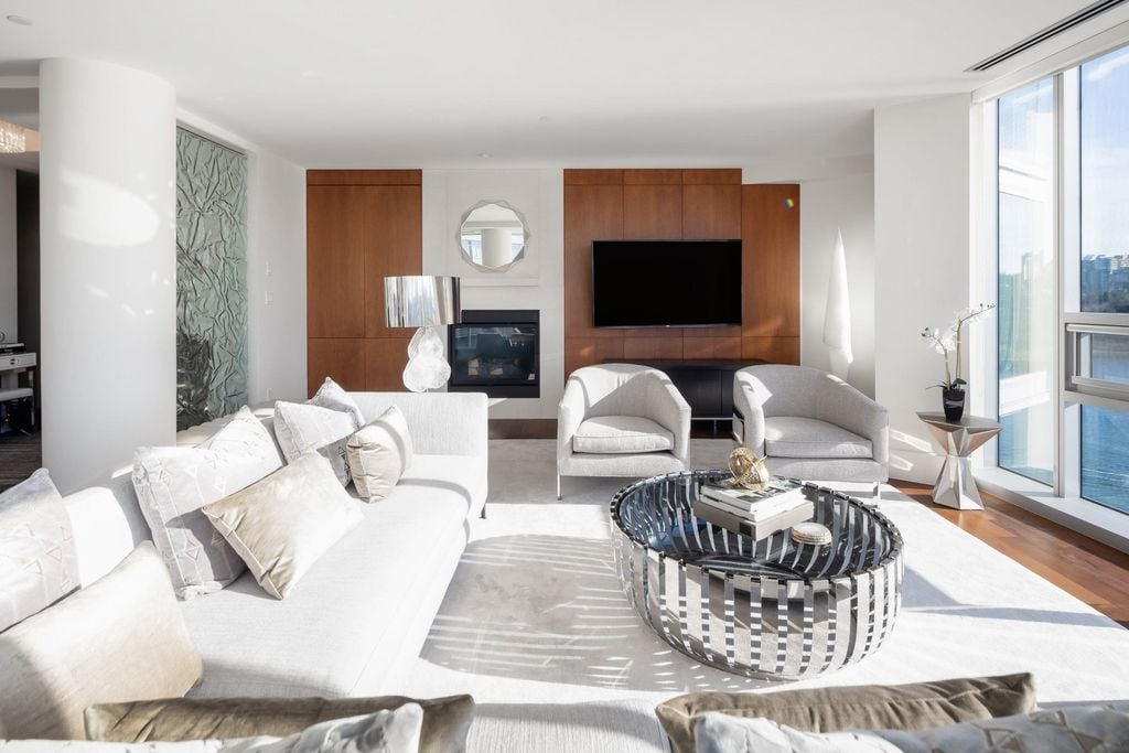1560 Homer Mews, #1101