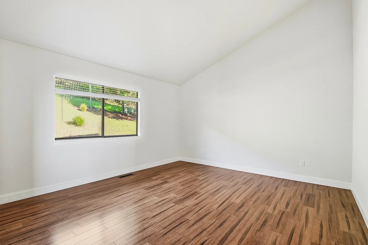 5827 La Cuesta Dr