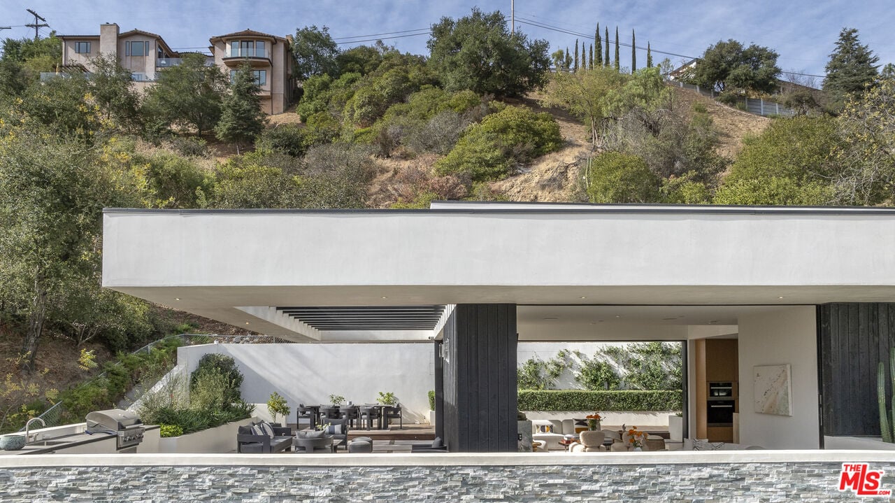 Pinnacle Manor, Willow Glen Rd, 90046