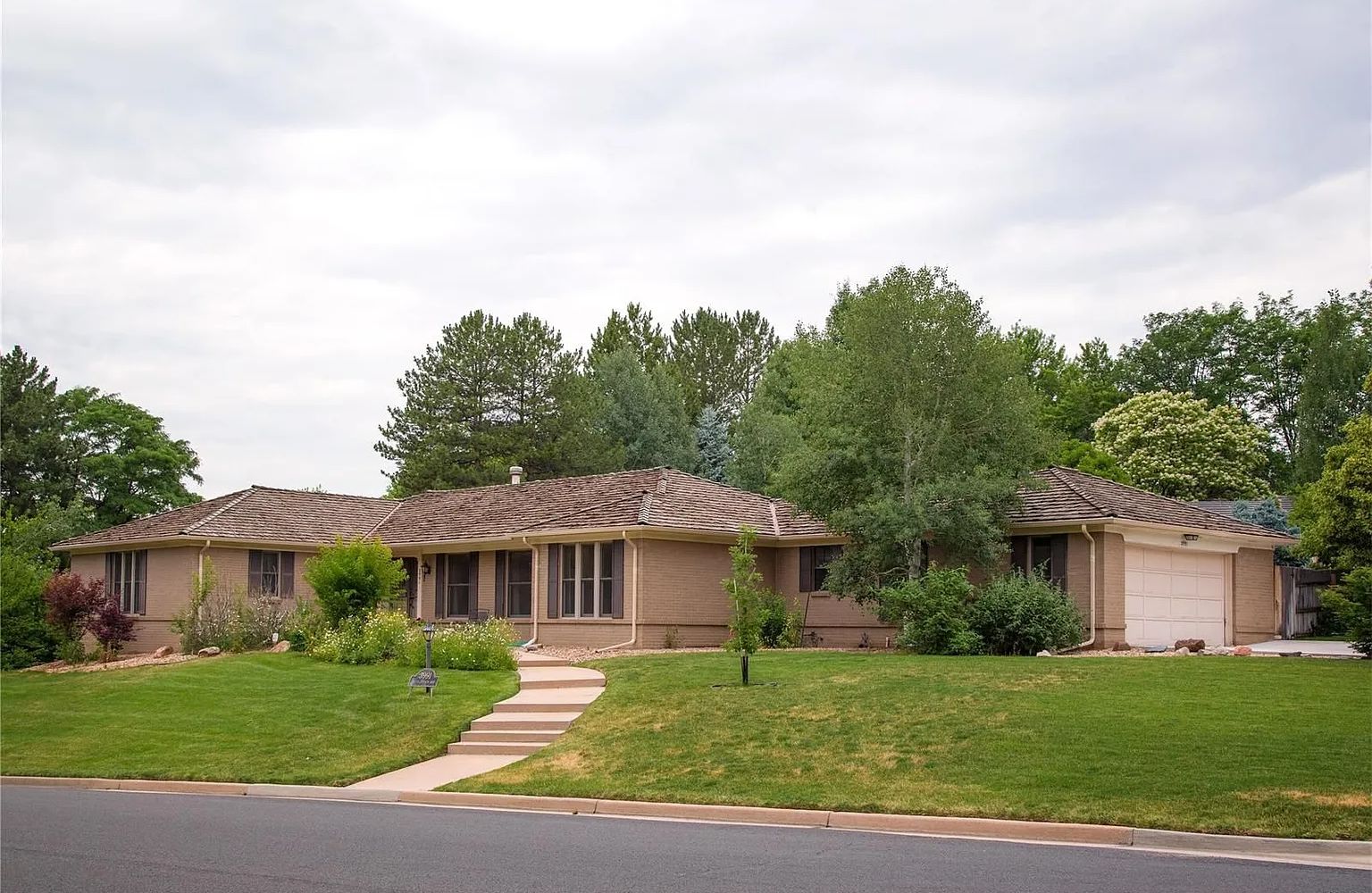 3991 S Hudson Wy