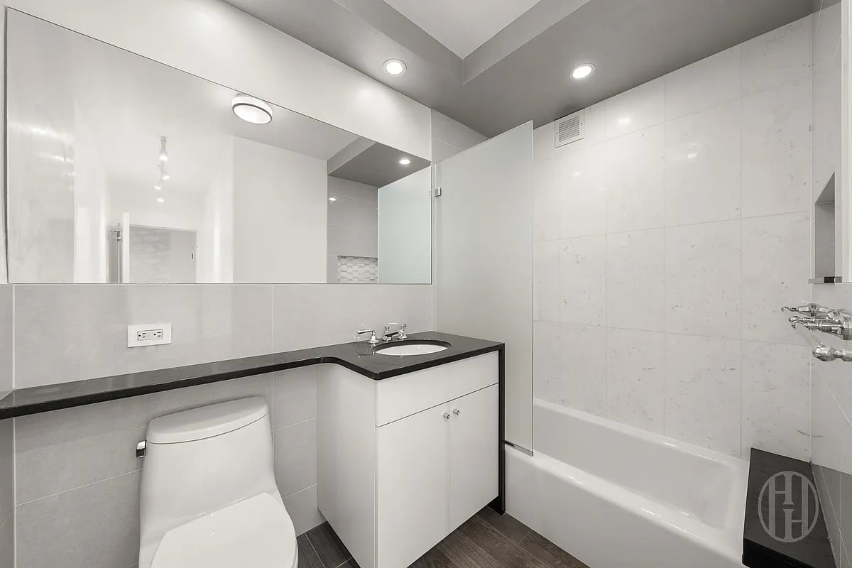 300 East 77th Street 10D