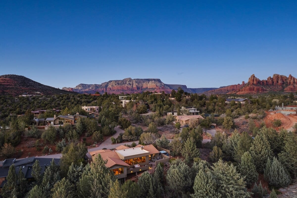 Mammoth Rock Oasis Villa-Hot Tub & Free Pets