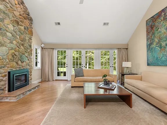 24 Trailside Rd
