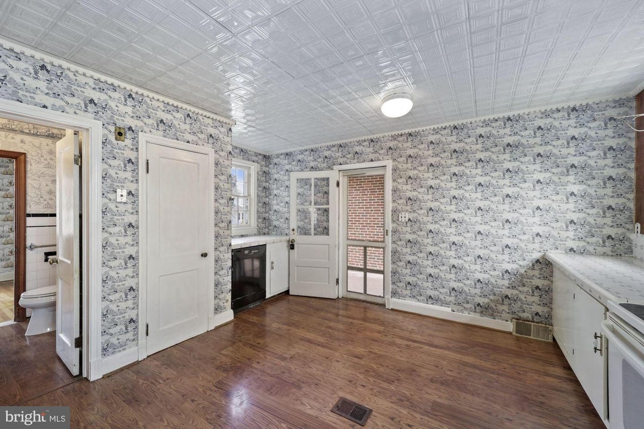 144 Archwood Ave