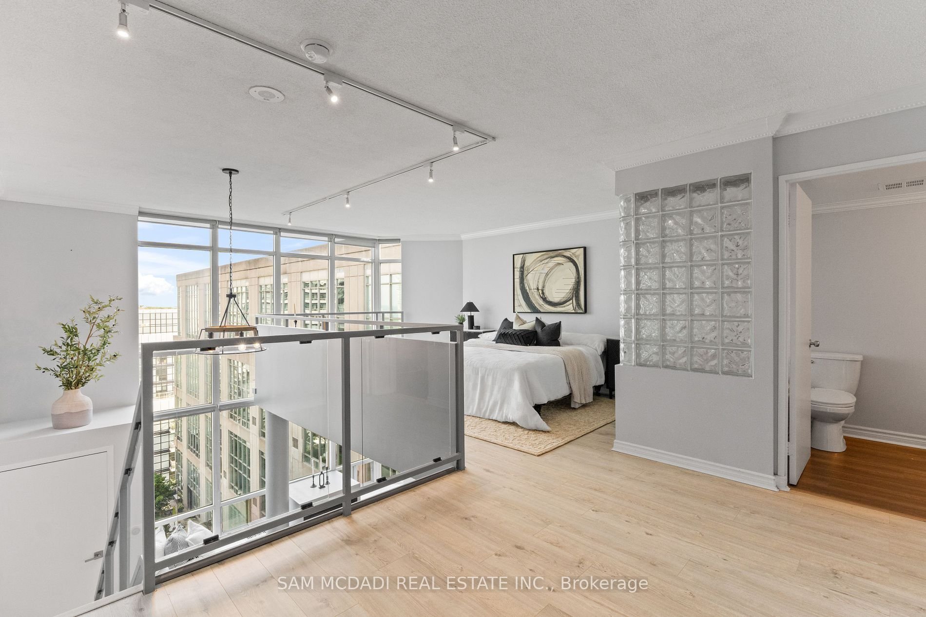DREAMY TWO-STOREY PENTHOUSE