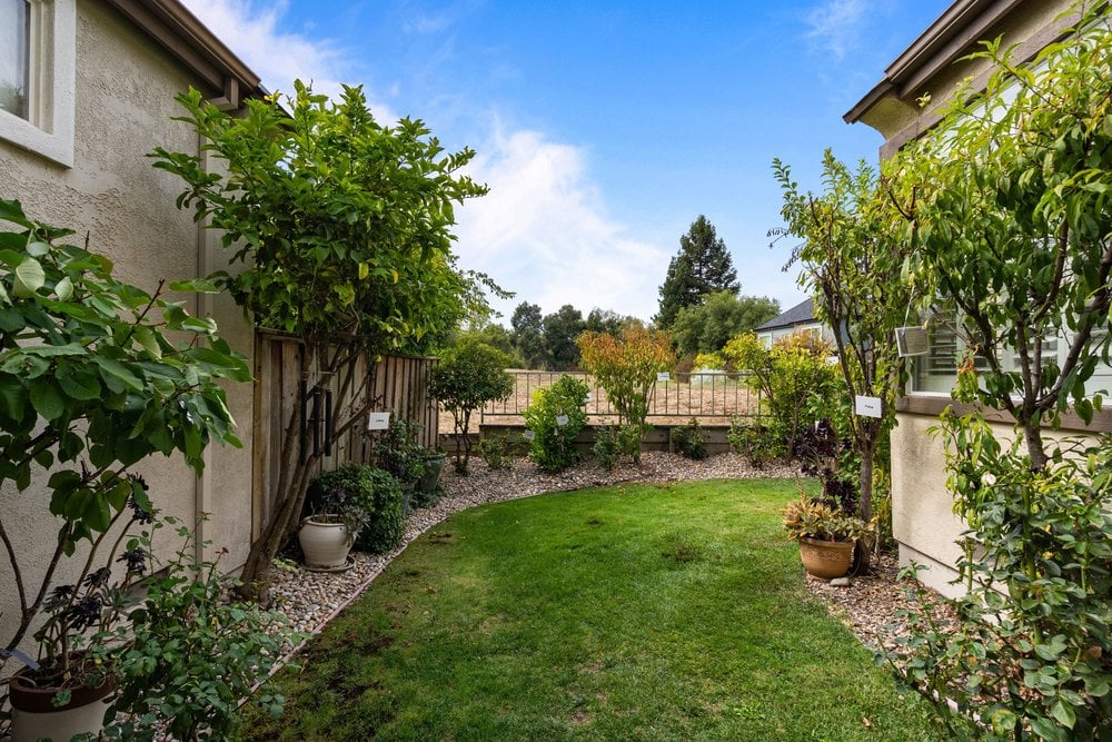 2010 Falcon Ridge Dr