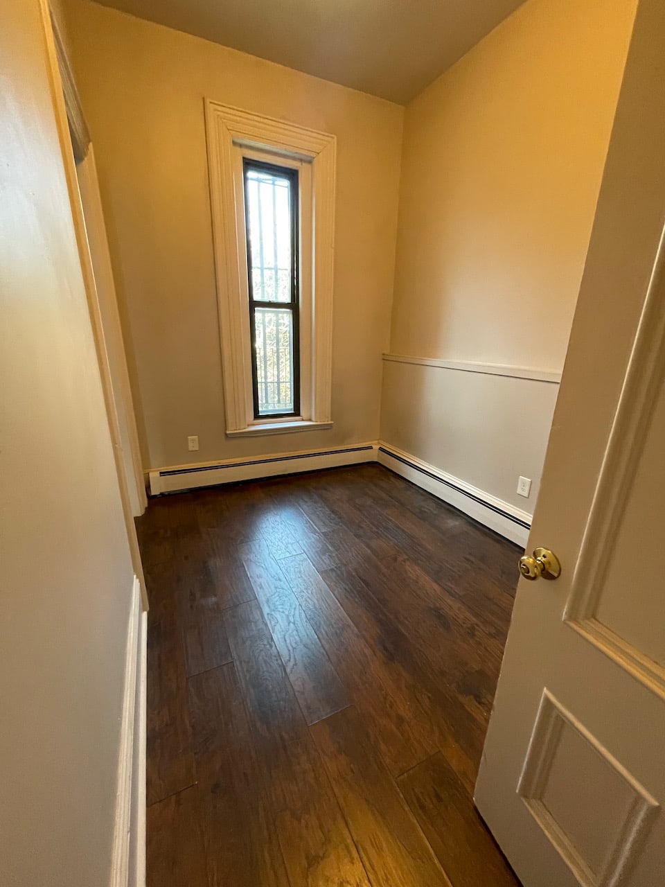 Spacious Mass Ave @ Tremont Street 2.5 Bed 1 Bath w. Laundry and Renovated Kitchen! JUNE! 