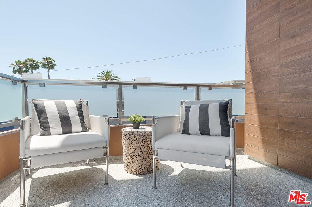 1367 N Alta Vista BLVD Unit: 304