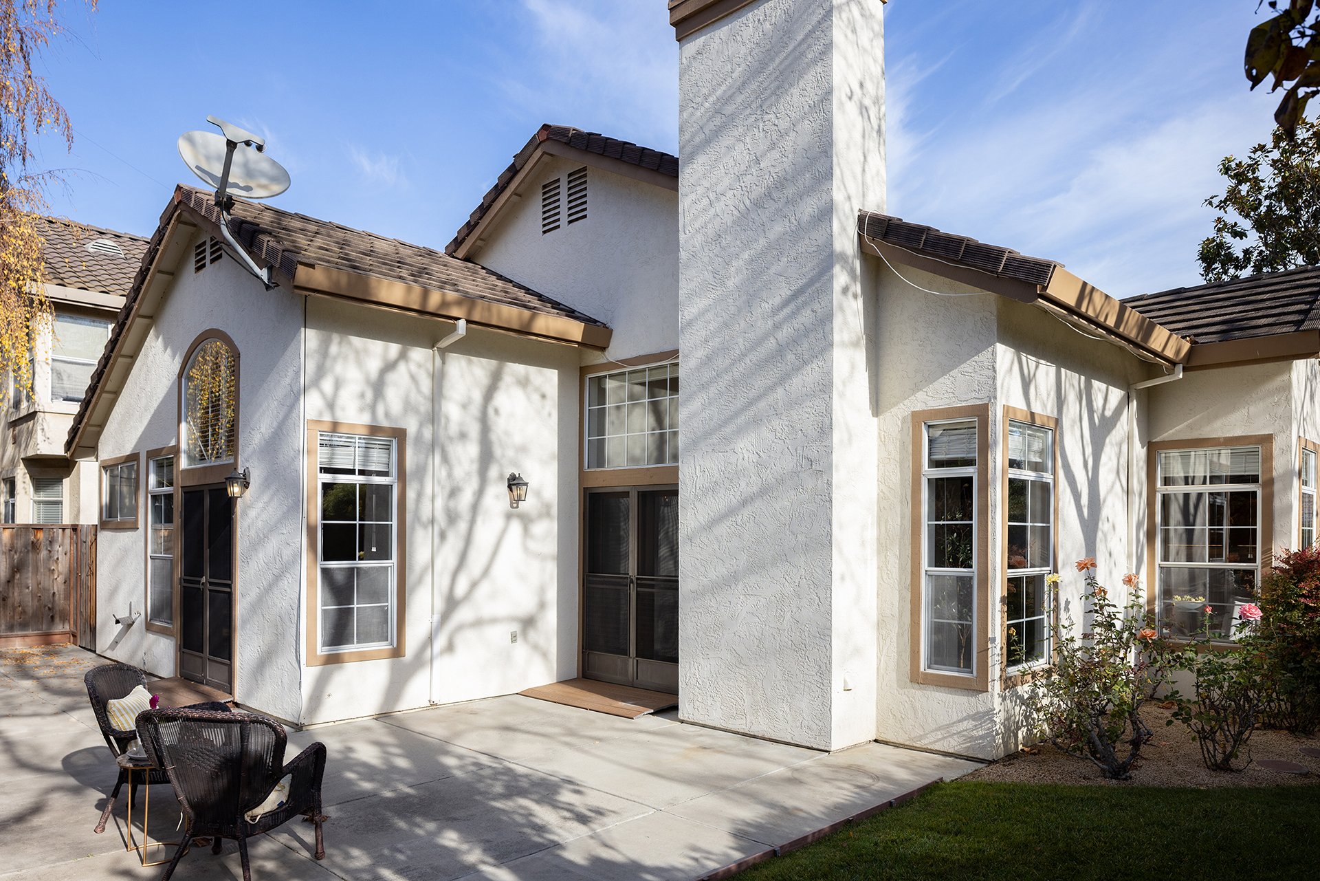 Las Palmas Living - 17776 Riverbend Road