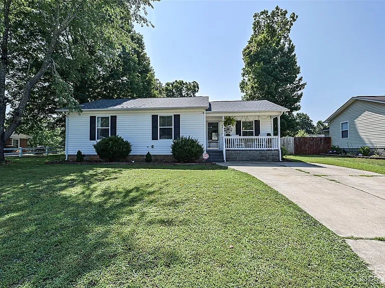 2527 Saluda Dr