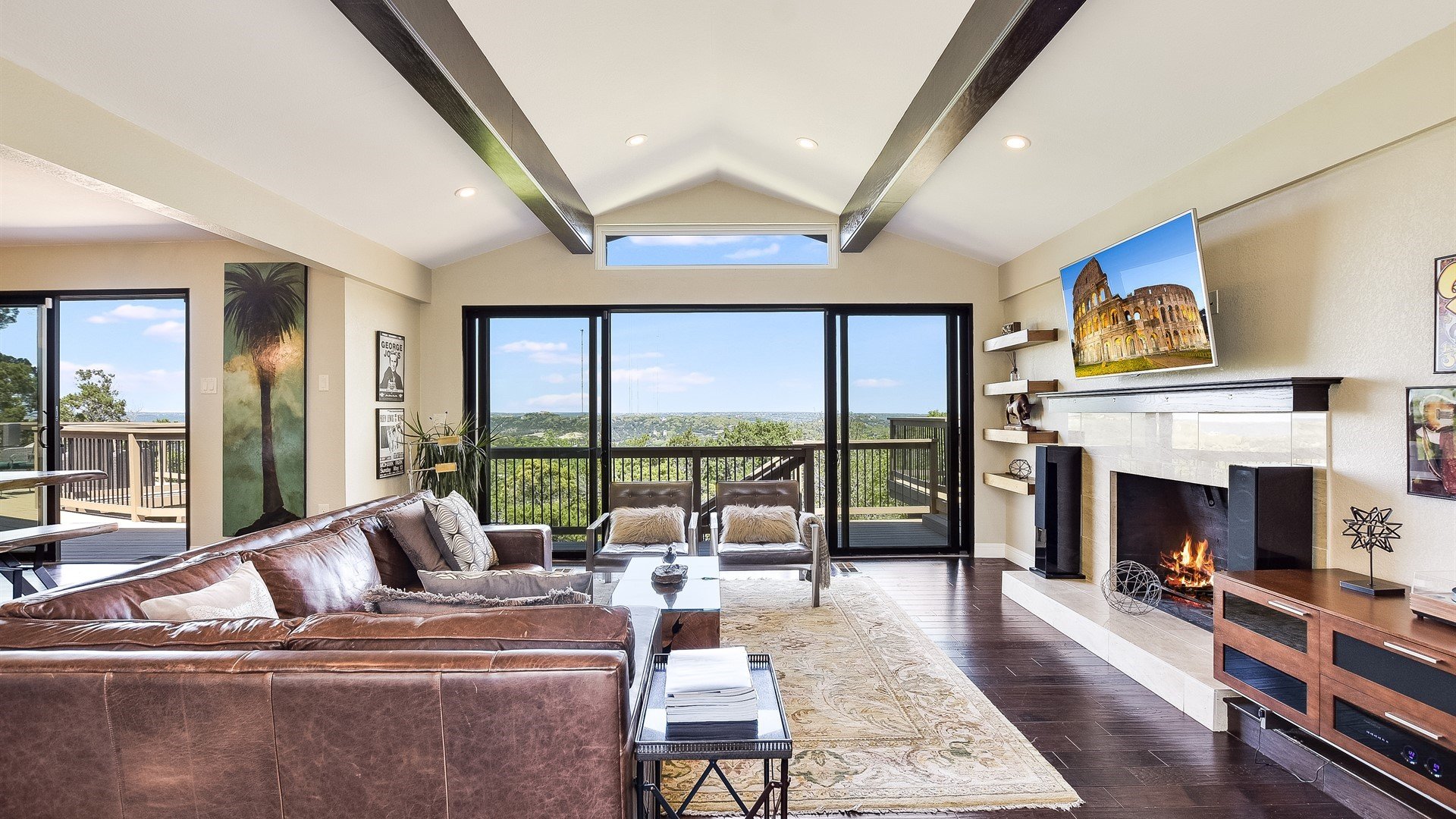 Hilltop Retreat with Panoramic Views