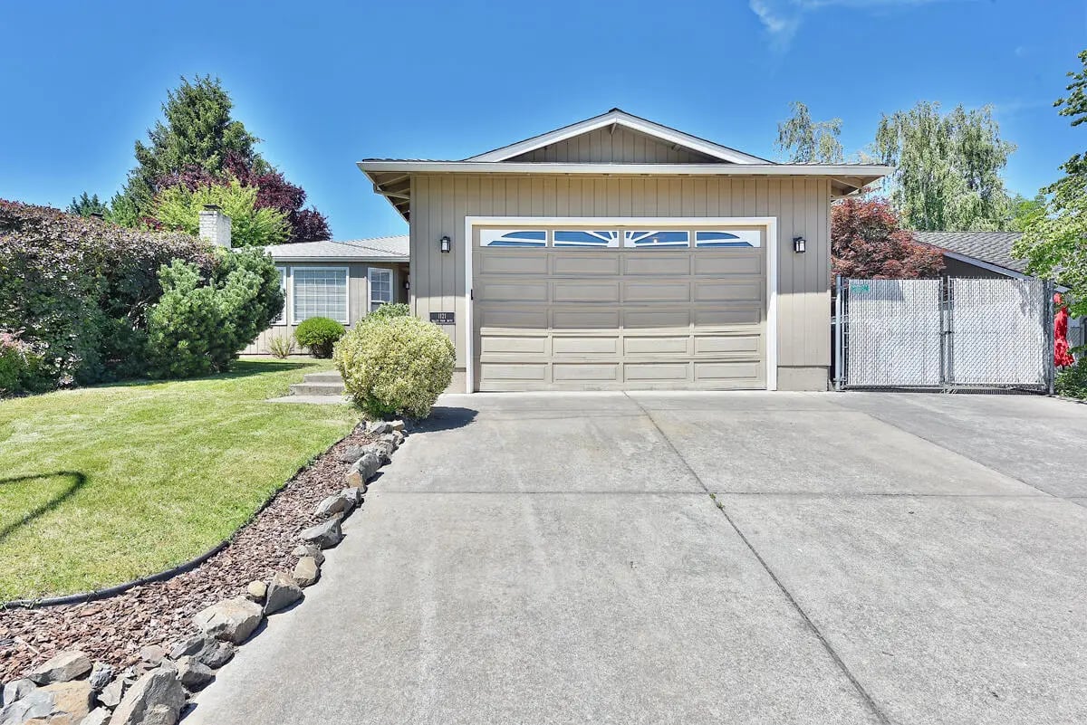 1121 Valley View Dr