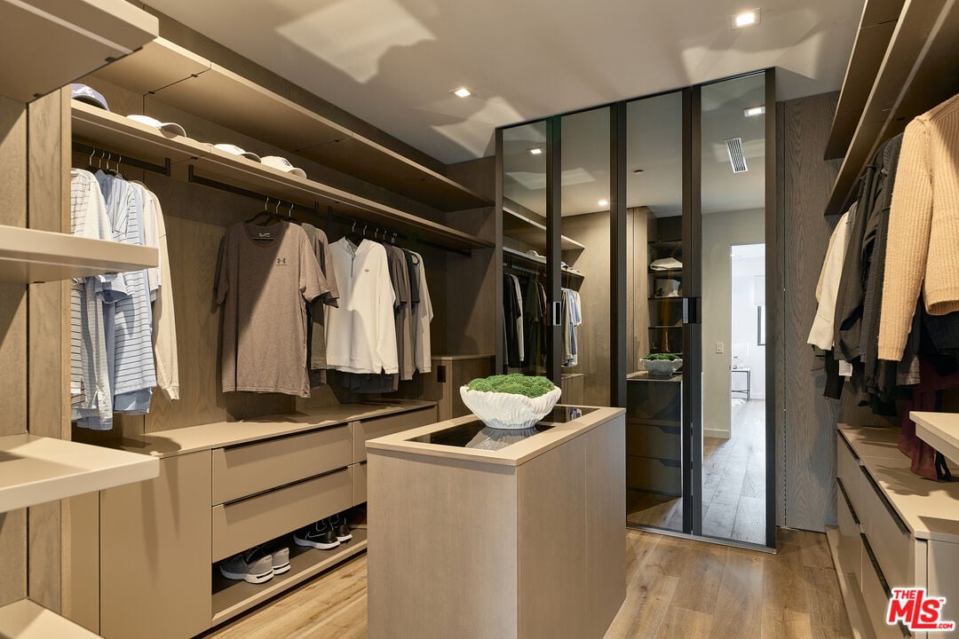 N Bowling Green Way, 90049