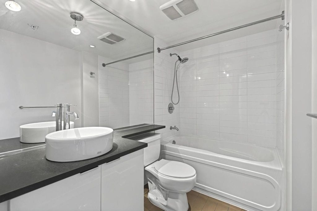 233 Robson St, #3210