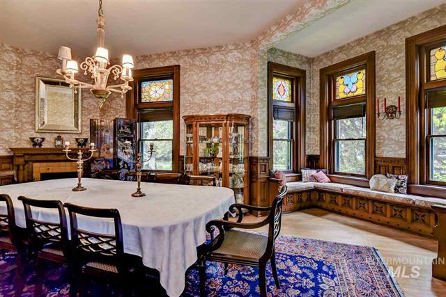 1109 E Warm Springs Ave