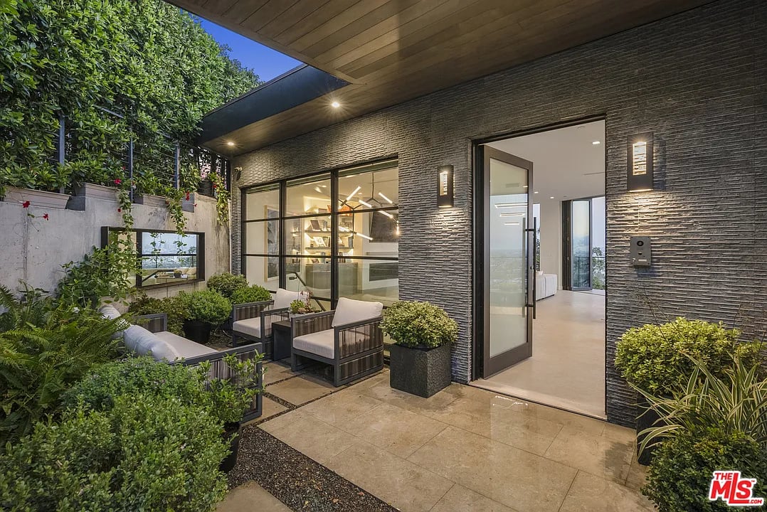 8130 W Laurel View Dr