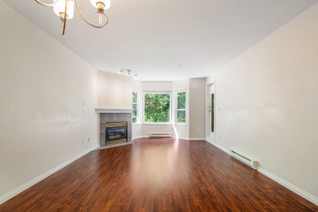 121 Shoreline Cir, #408