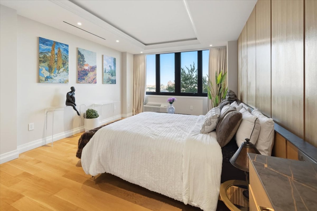 100 Carlyle Drive VG6