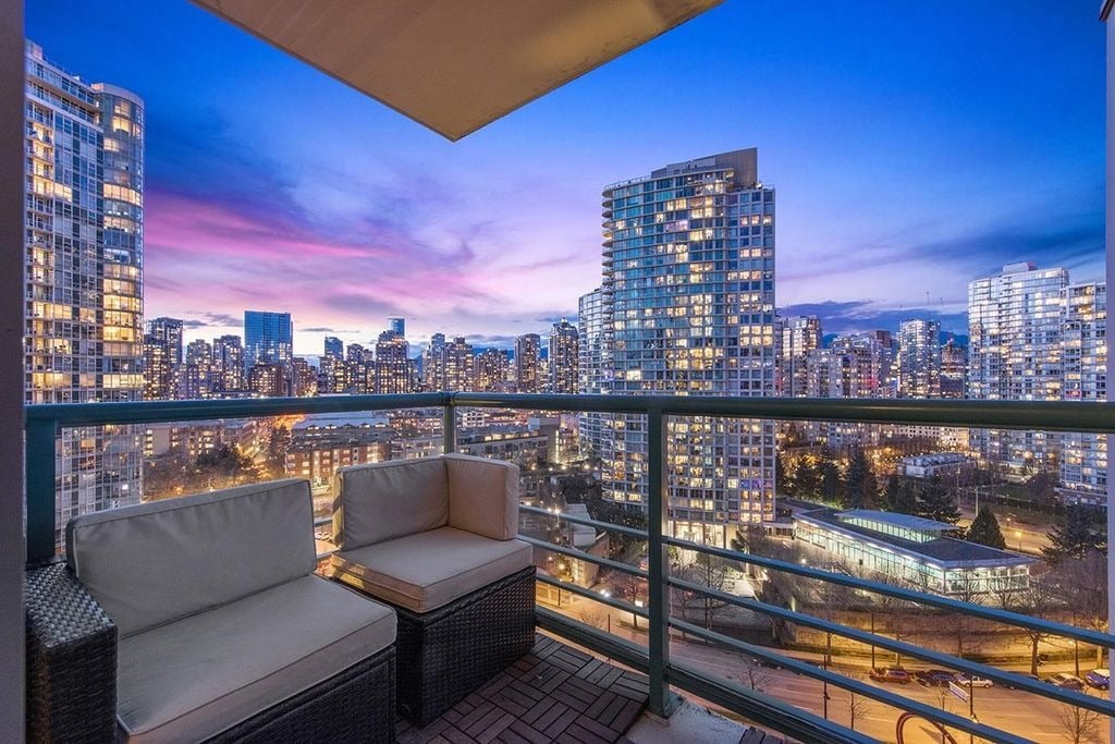1067 Marinaside Crescent, #1906