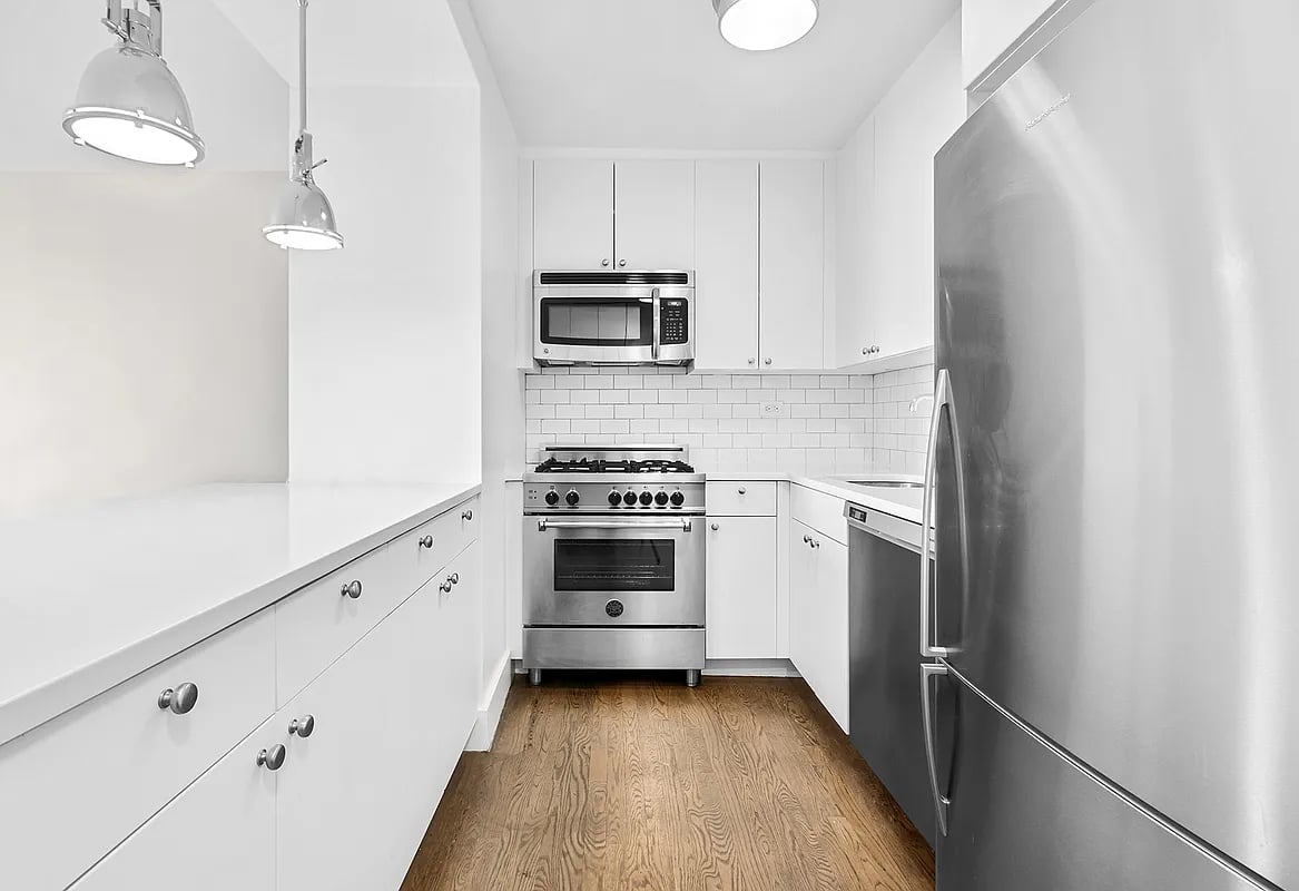 330 E 39th St Unit 19N