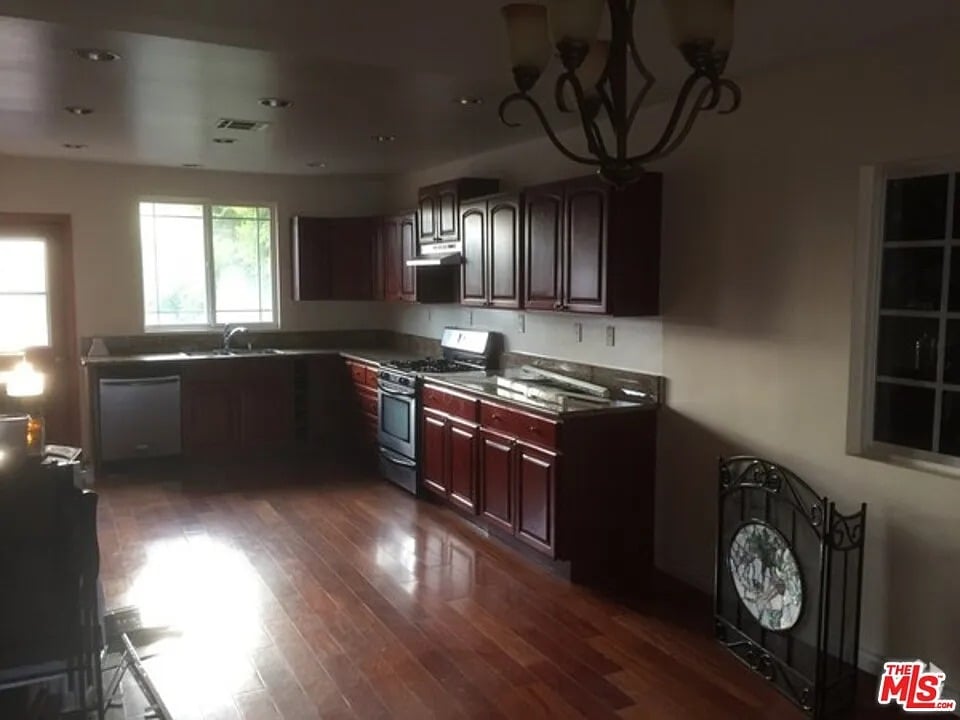 1533 Edris Dr