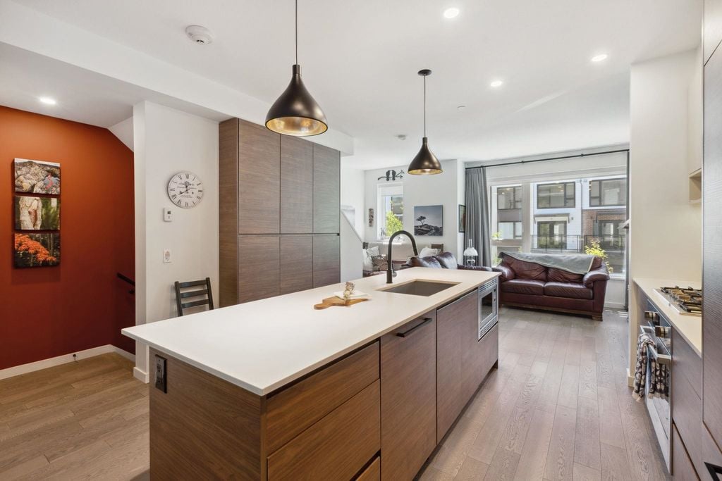 528 E 2nd St, #54