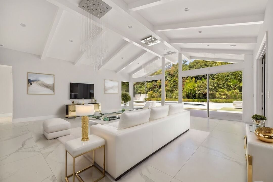 Northstar Manor, N Alta Dr, 90210