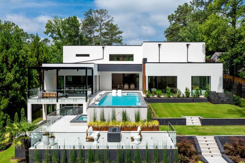 Lake Forest Dr