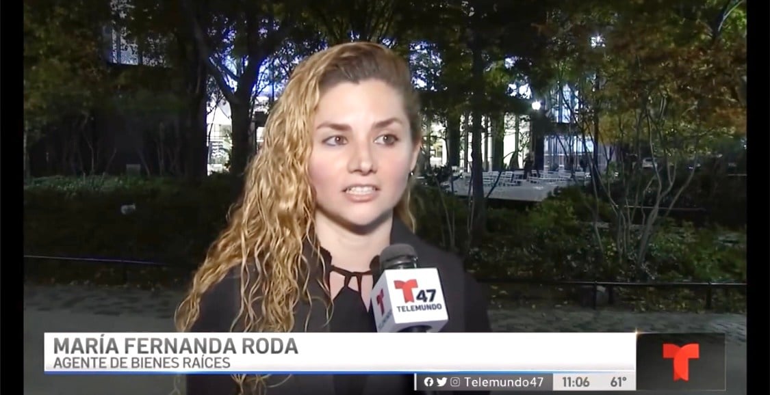 Maria Fernanda Roda explicando los vecindarios más exclusivos para invertir en Nueva York