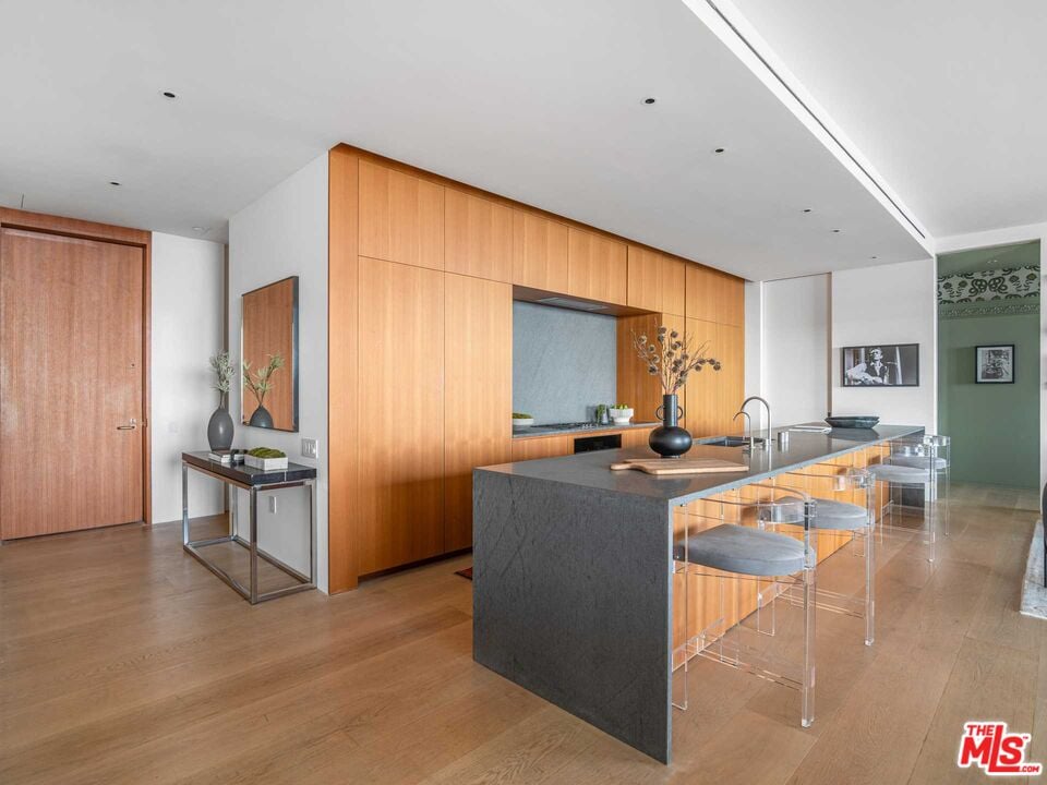 9040 W Sunset Blvd, #1103