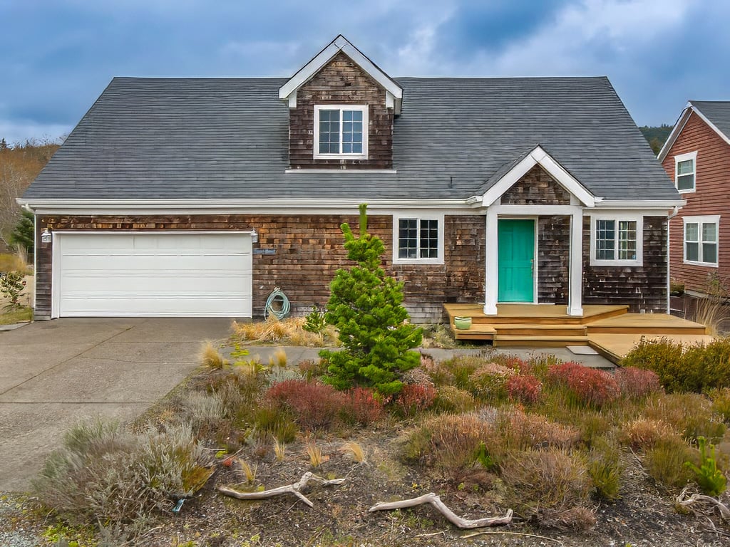 Exterior view of the sold coastal home at 26771 White Dove Ave in Rockaway Beach, Oregon