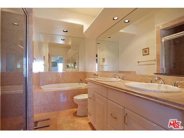 1748 Stoner Ave #4