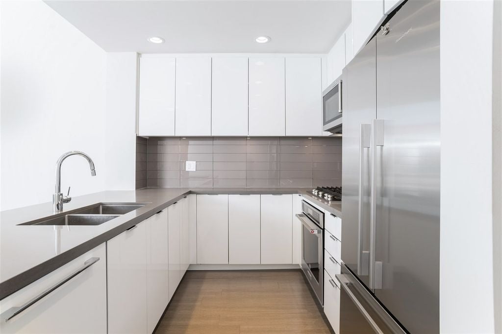 255 W 1st St, #510