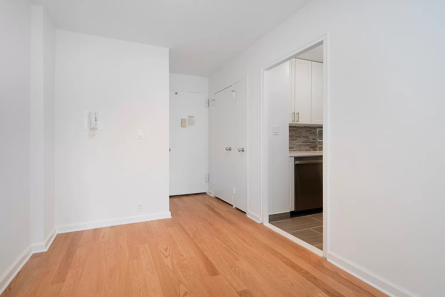 240 E 76th St APT 4S
