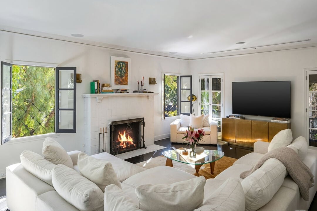 Velaris Estate, Laurel Canyon Blvd, 90046