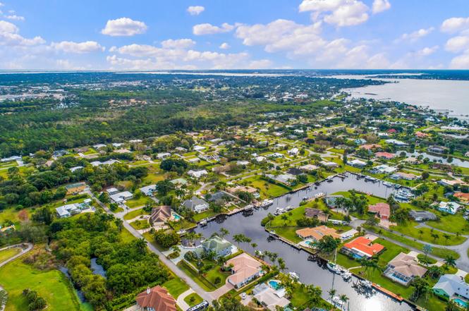 2712 NW Howard Creek Ln