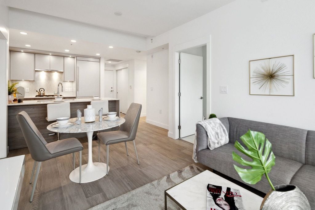 7638 Cambie St, #404