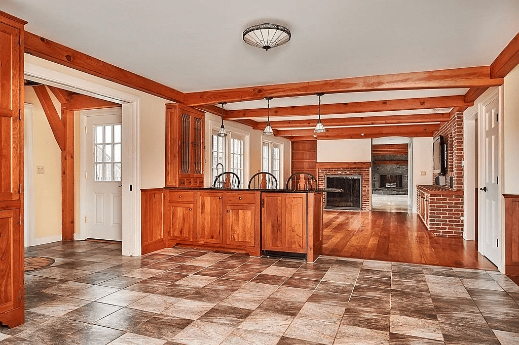 257 Leyden Rd