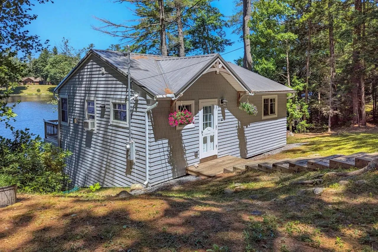 New Listing! 11 Charlotte Lane, Nobleboro, ME 04555 – $520,000