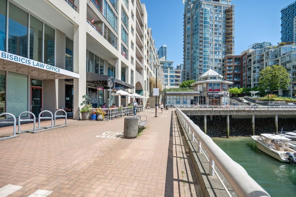 1012 Beach Ave, #301