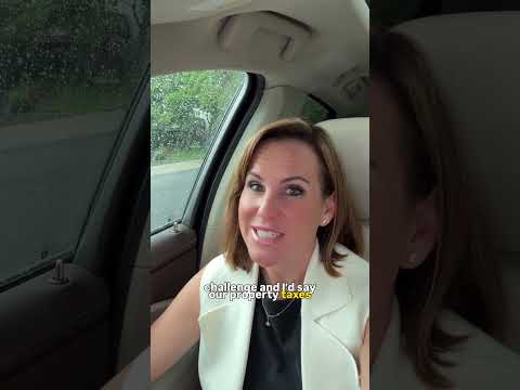 Melissa Infanzon speaking from a car about Long Island real estate.