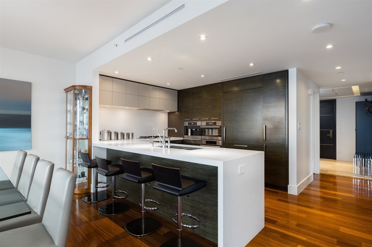 667 Howe St, #3904