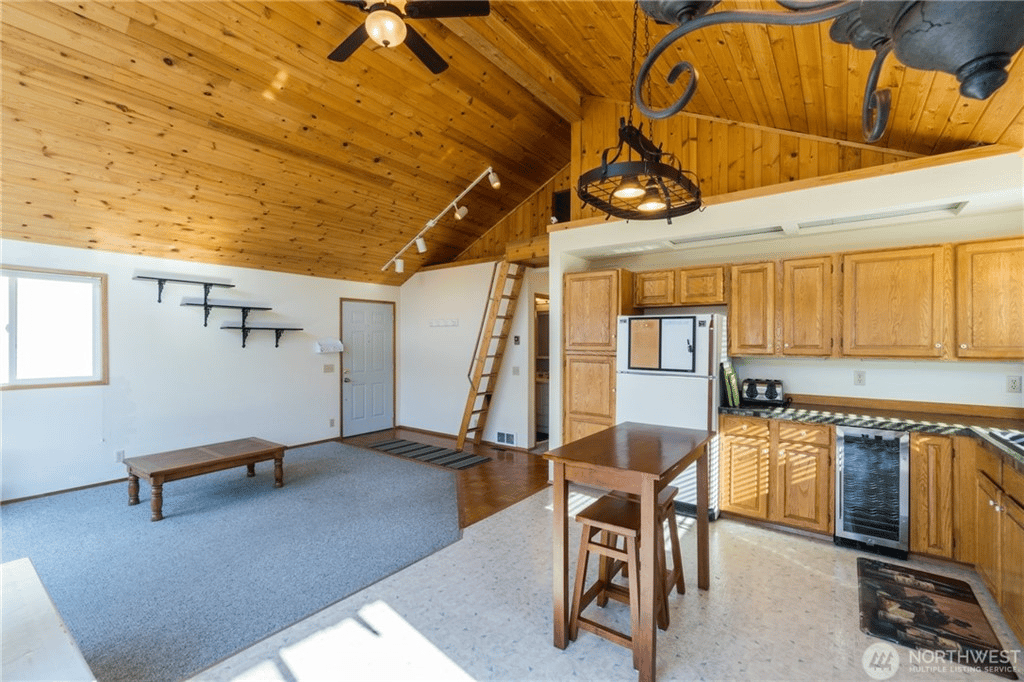 325 W Beach Dr