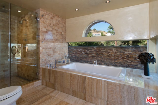 2201 Sunset Plaza Dr