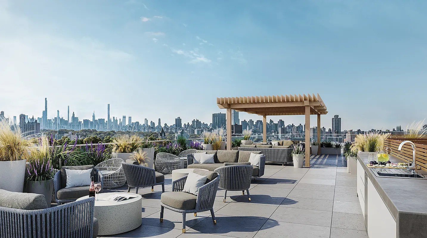 Residence 6N at 300 West