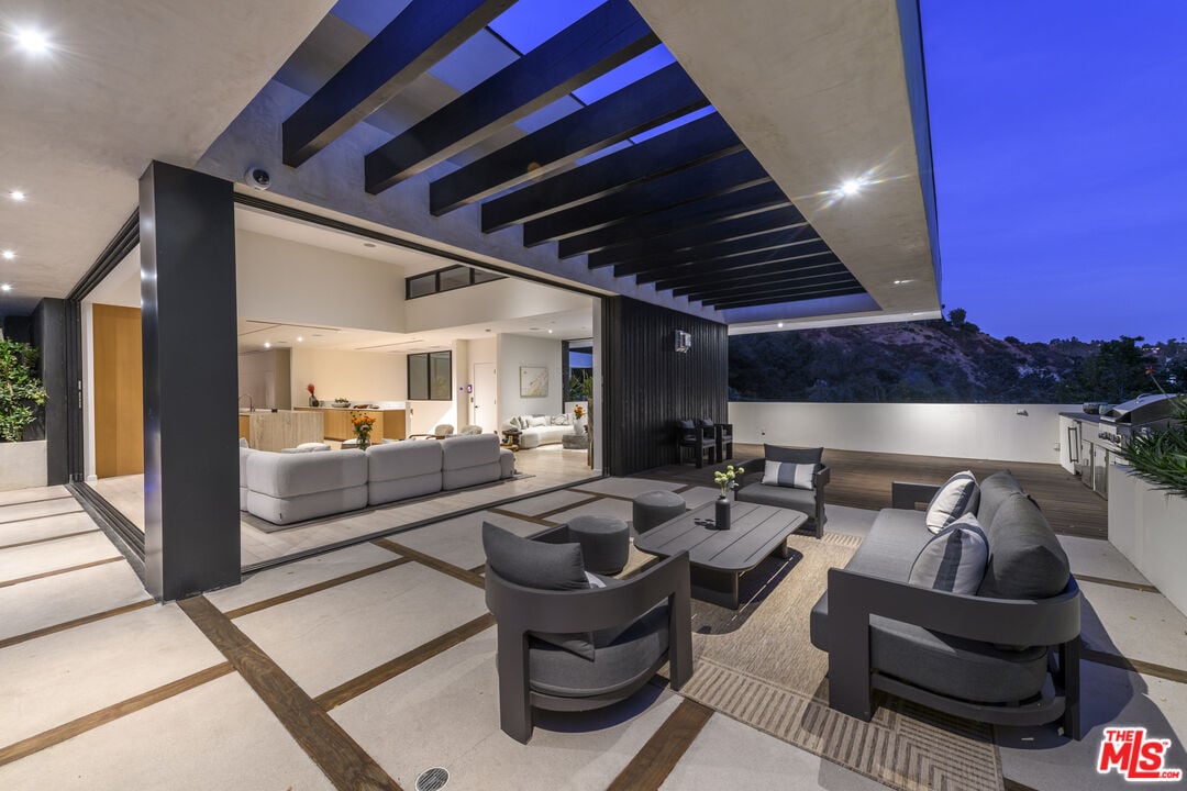 Pinnacle Manor, Willow Glen Rd, 90046