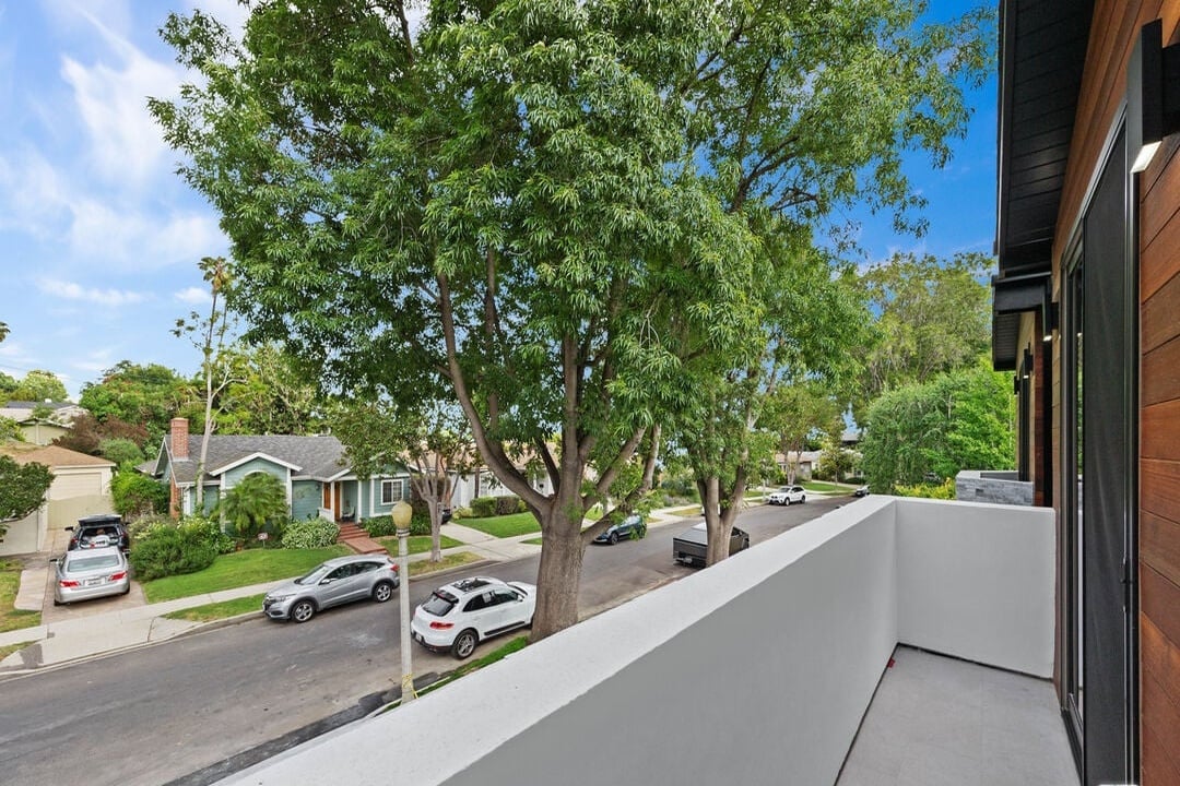 Castle Heights Pl, 90034