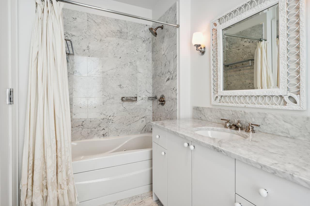2550 N Lakeview Ave Unit S801