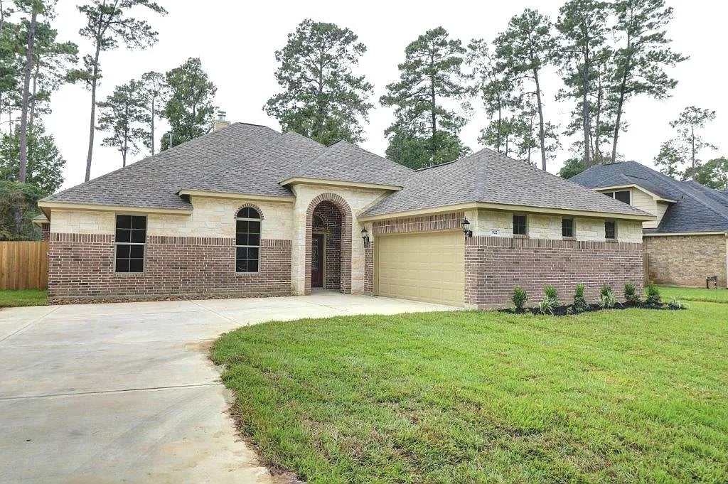 922 Longleaf Ln